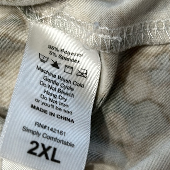 LulaRoe short sleeve tie dye top. Size 2XL.  Cream, tan and cream. - Picture 3 of 9